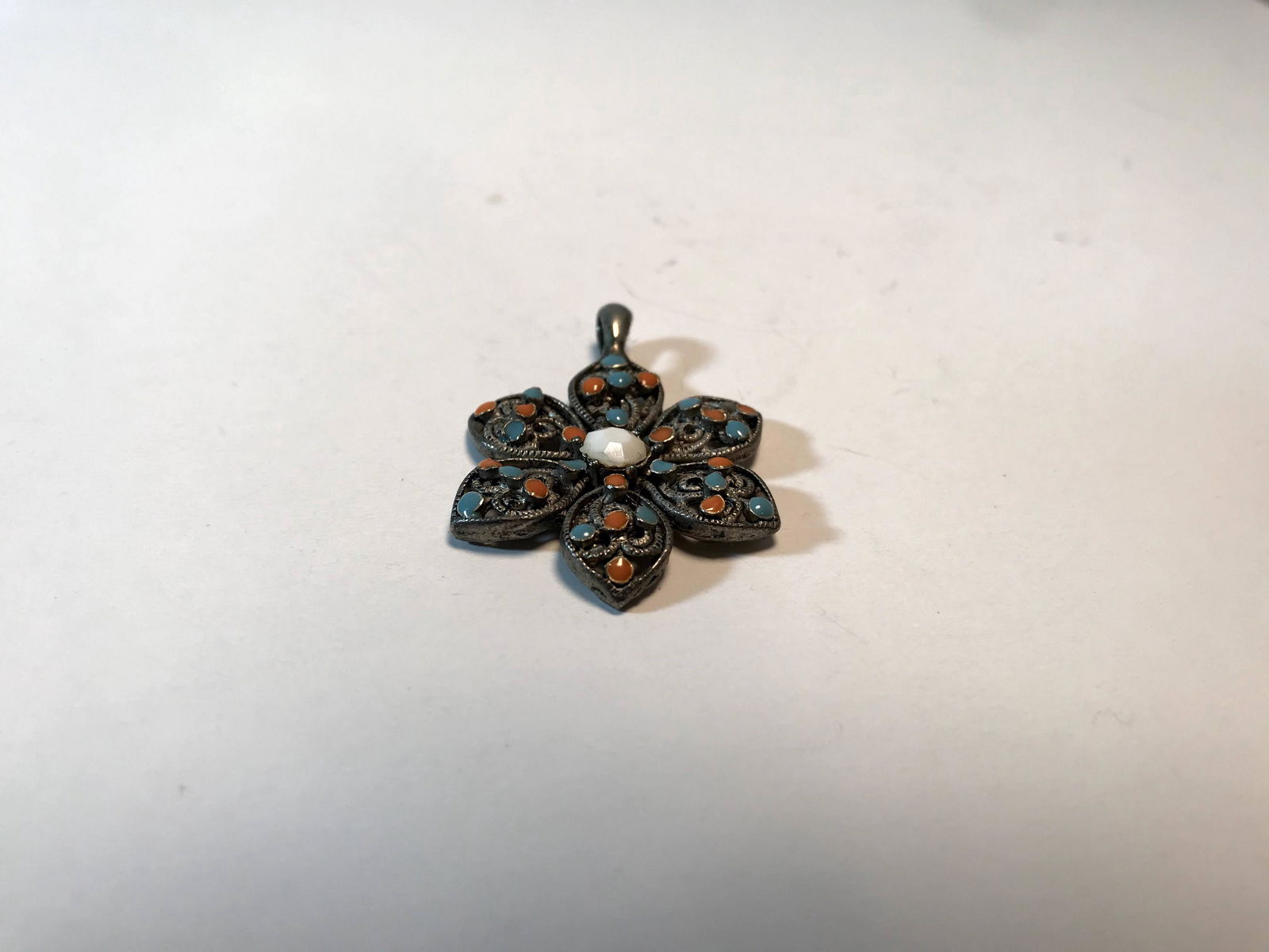 Vintage Enamel Flower Pendant 1 5/8" (1 of 4)