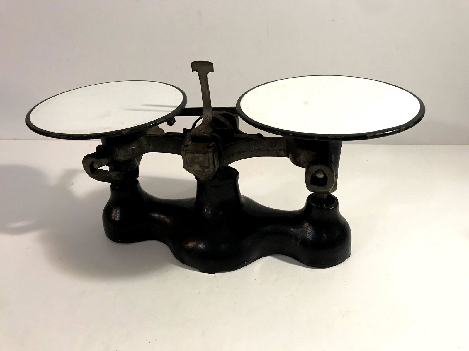 Vintage Cast Iron Scale no. 4 with Enamel Tops Nice!!! (1 of 6)