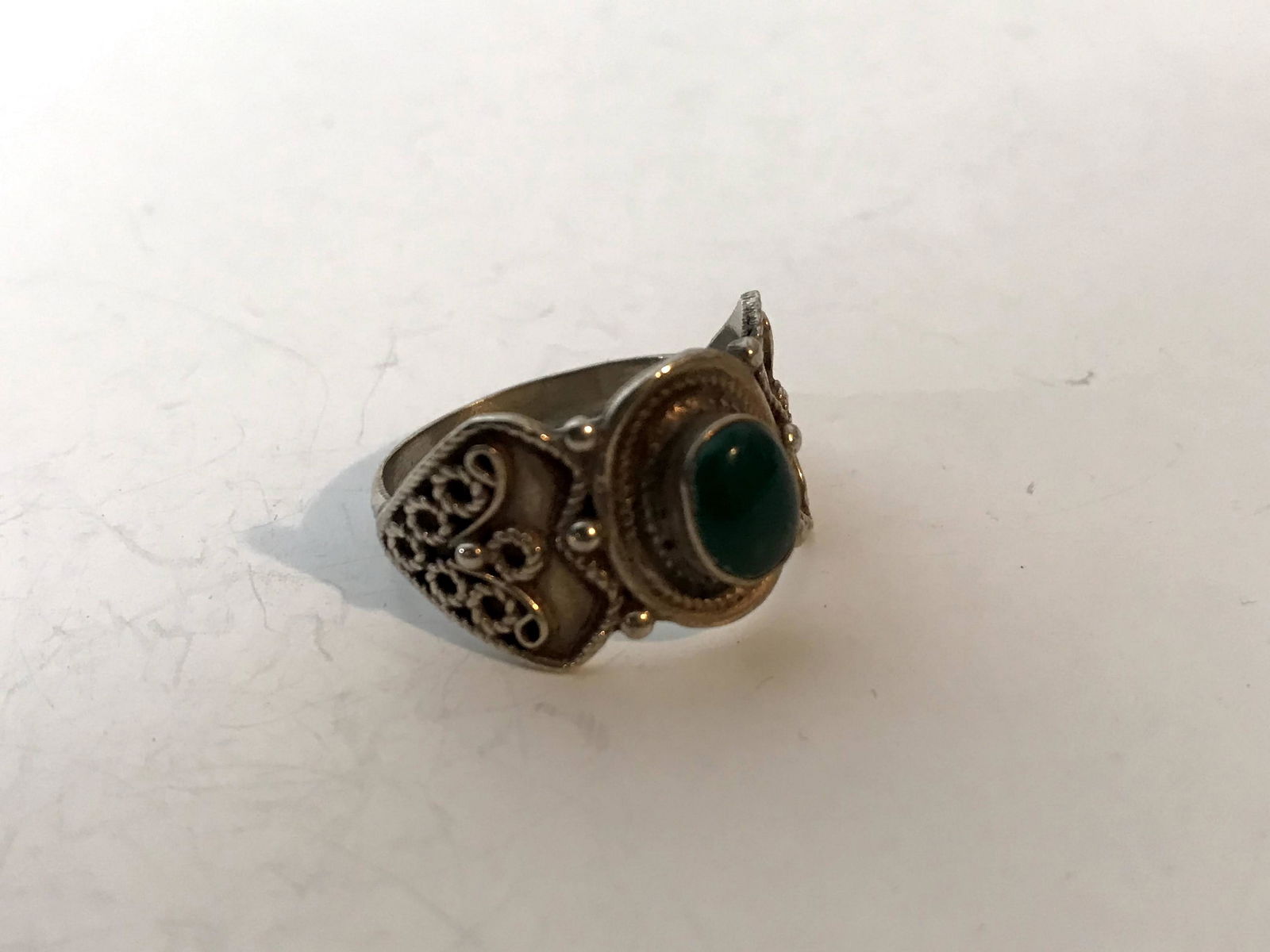 Vintage Sterling Silver Tourmaline green Ring size 9 (1 of 4)