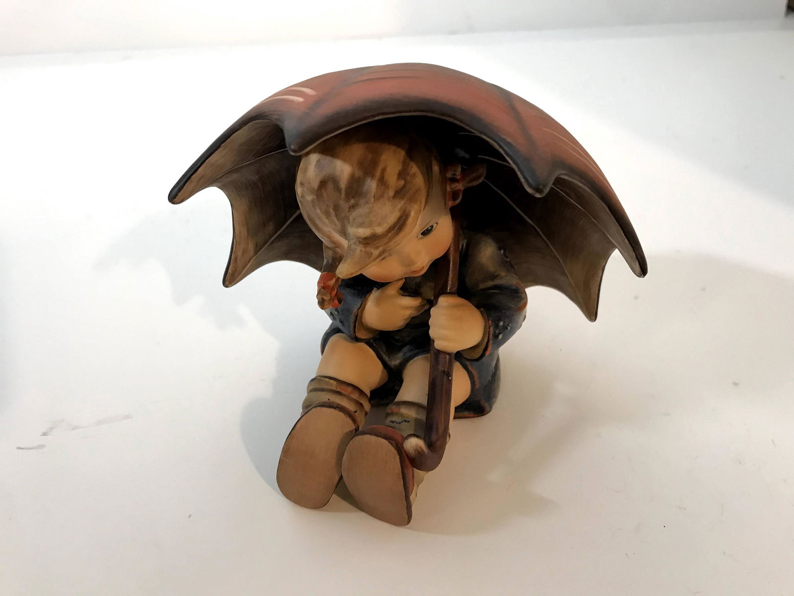 Hummel 152/0 B "Umbrella Girl" TMK-5 Figurine 1957 By: Hummel 152/0 B "Umbrella Girl" TMK-5 Figurine 1957 By Goebel Artist Signed Please view all photos as they are part of the description and condition of this Item, Feel free to contact me with questions