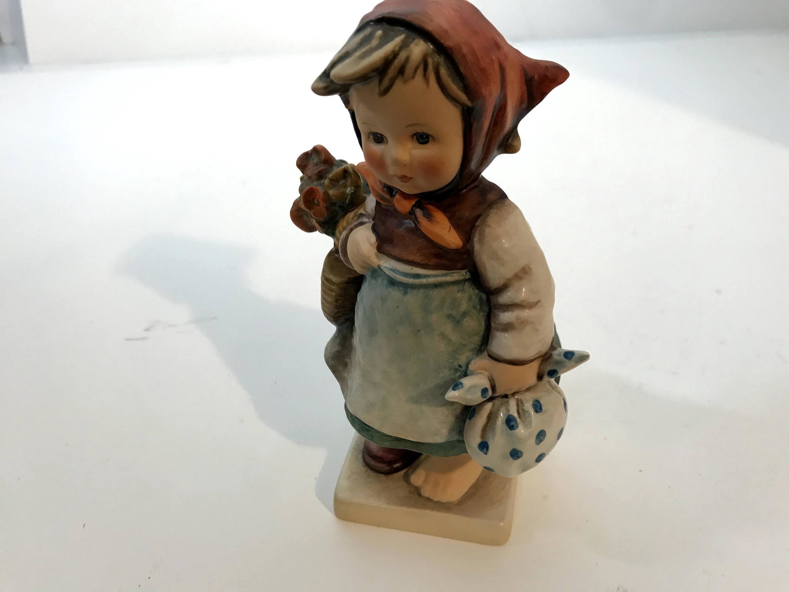 Hummel Figurine: 204, Weary Wanderer - Mint: Hummel Figurine: 204, Weary Wanderer - Mint Please view all photos as they are part of the description and condition of this Item, Feel free to contact me with questions or picture requests!. Used Ite