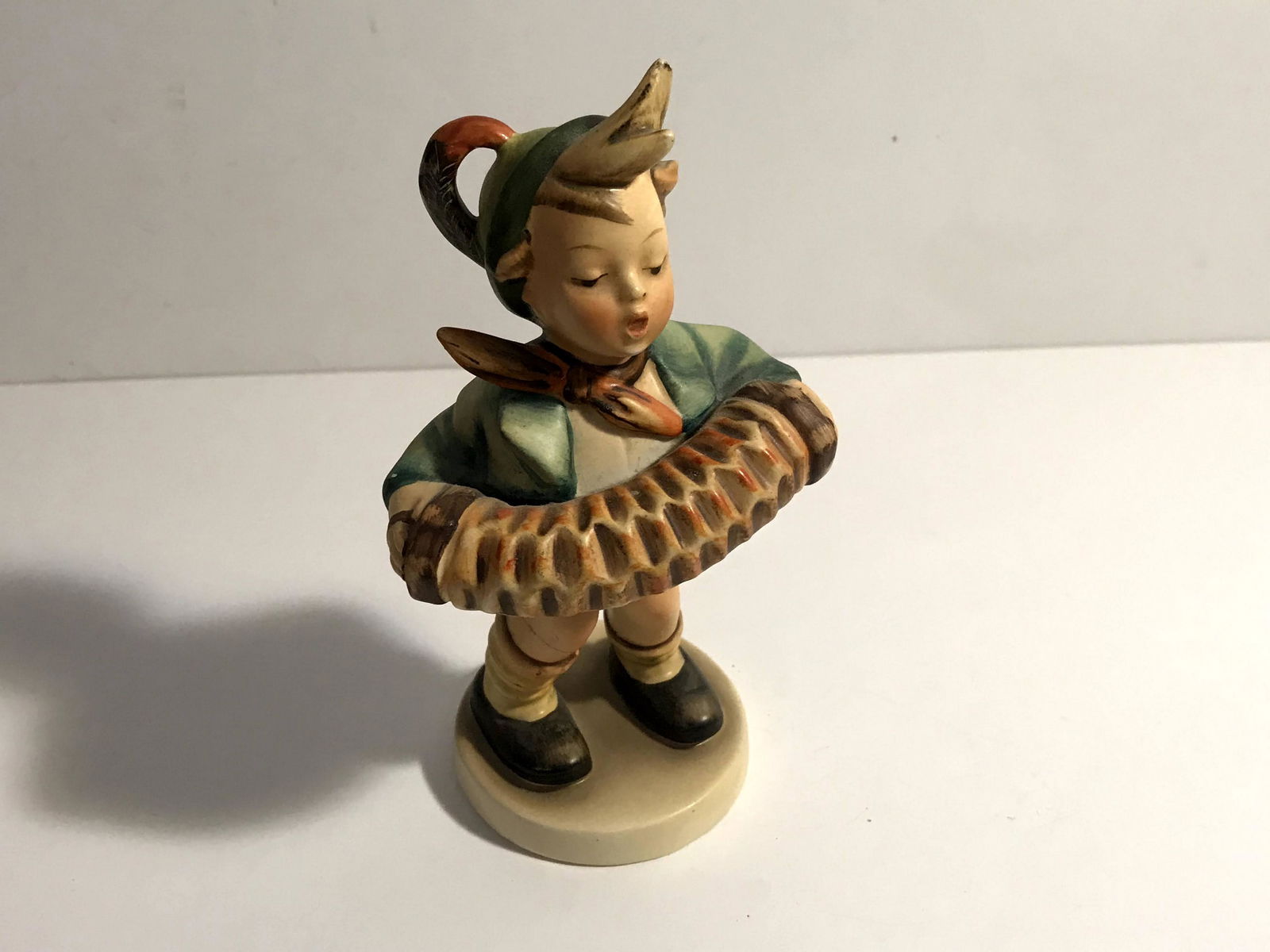 Goebel Hummel ACCORDION BOY Figurine HUM 185 Nice!!! (1 of 5)