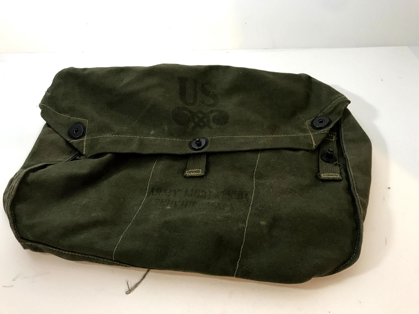 Vintage WW2 US Army Lightweight Canvas Service Gas Mask (1 of 5)