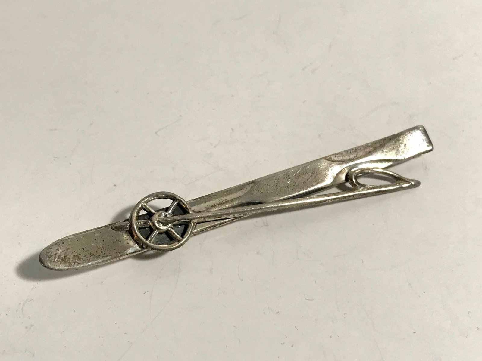 Antique Sterling Silver Skis + Poles Brooch Badge Medal: Antique Sterling Silver Skis + Poles Brooch Badge Medal .925 Please view all photos as they are part of the description and condition of this Item, Feel free to contact me with questions or picture re