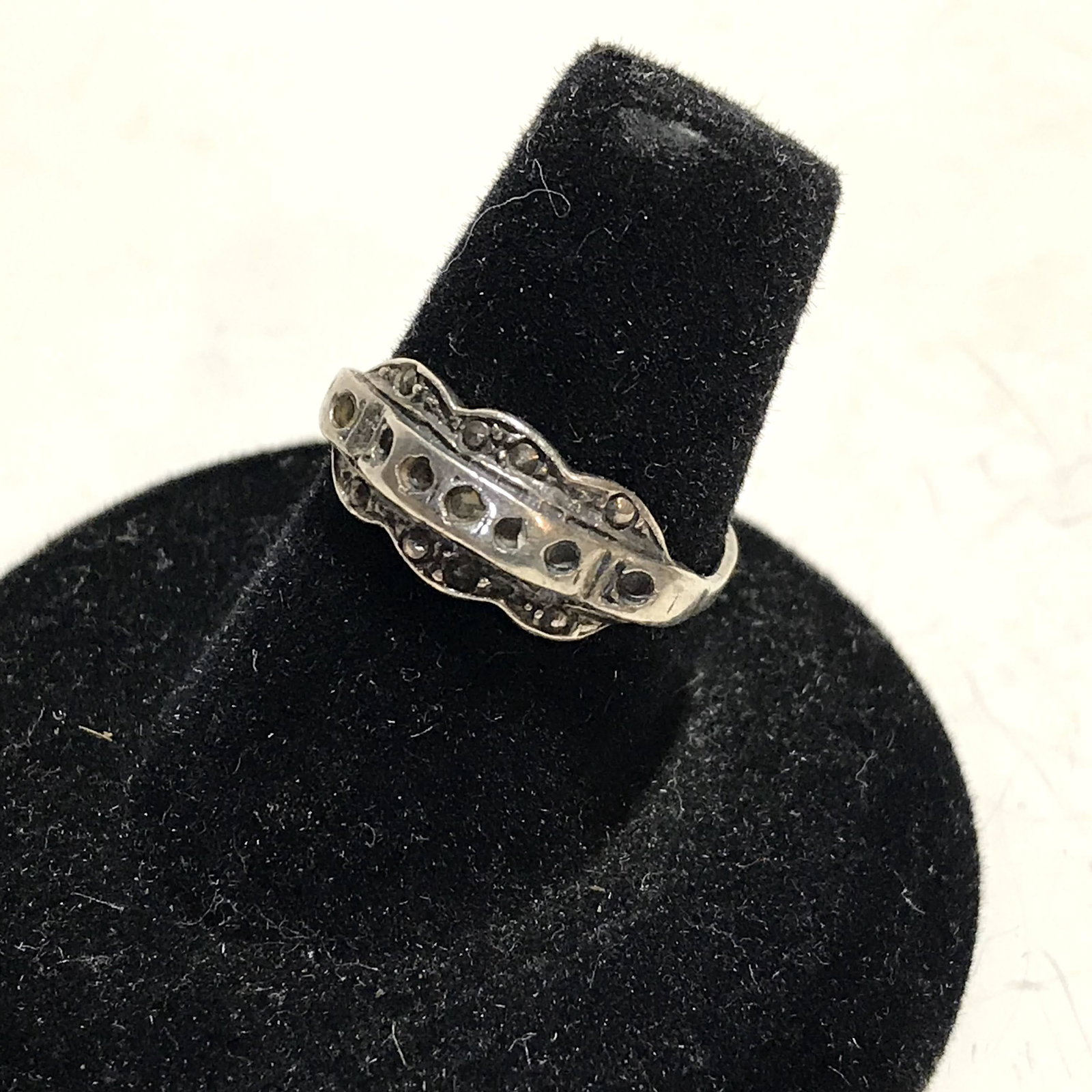 Vintage Sterling Silver marcasite Ring 6.2: Vintage Sterling Silver marcasite Ring 6.2 missing stones Please view all photos as they are part of the description and condition of this Item, Feel free to contact me with questions or picture reque