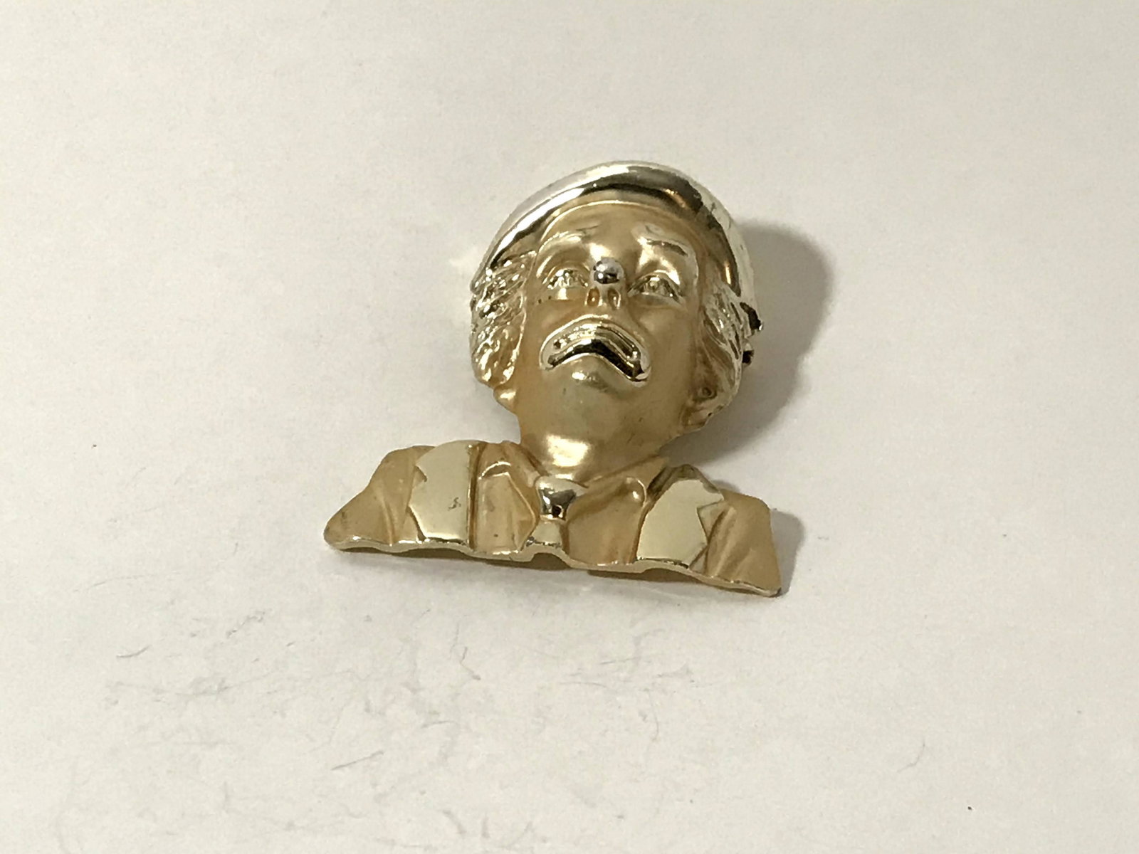 Gold Tone Clown Head Large Vintage Metal Brooch 2 3/8": Gold Tone Clown Head Large Vintage Metal Brooch 2 3/8" Please view all photos as they are part of the description and condition of this Item, Feel free to contact me with questions or picture requests