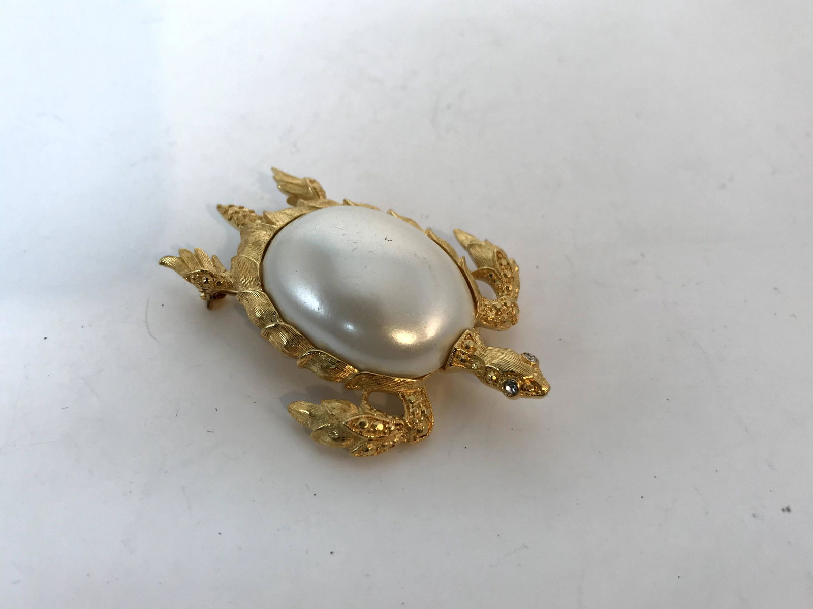 Genuine Signed Vintage TRIFARI Faux Pearl Shell Turtle (1 of 5)