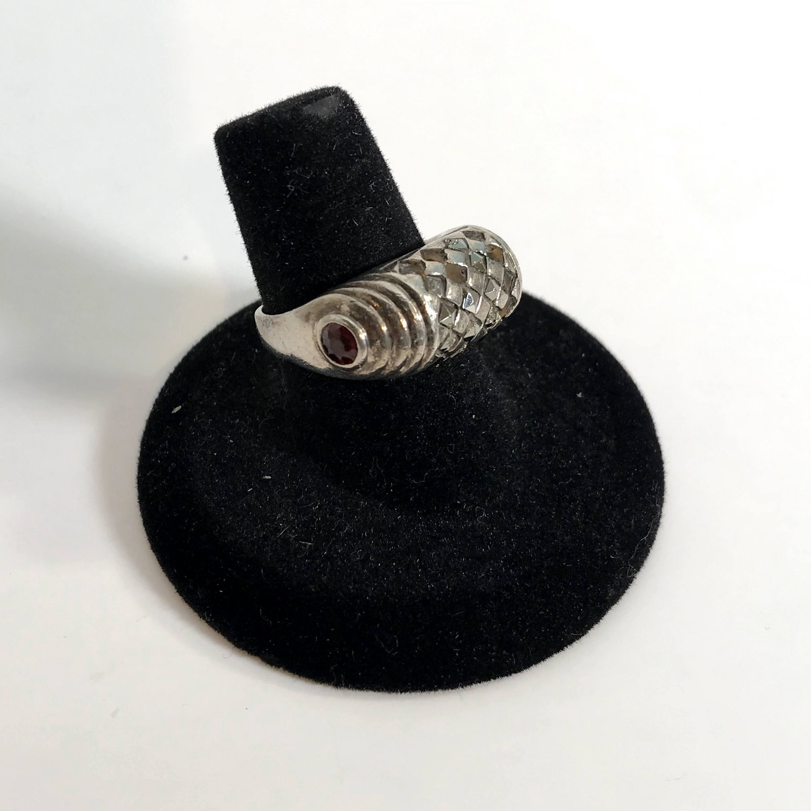 Sterling Silver Purple Amethyst Side Stones Marcasite: Sterling Silver Purple Amethyst Side Stones Marcasite Ring Sz 7.8 Please view all photos as they are part of the description and condition of this Item, Feel free to contact me with questions or pictu