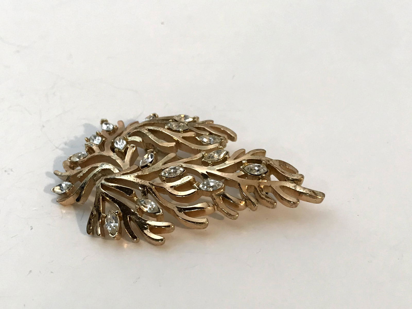 Vintage Crown Trifari Rhinestone Leaf shaped brooch (1 of 4)