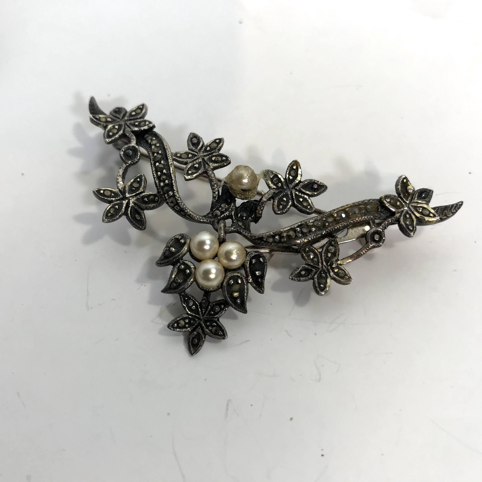 Vintage Sterling Silver Pearl White Marcasite Pin: Vintage Sterling Silver Pearl White Marcasite Pin Brooch 2 1/2" Please view all photos as they are part of the description and condition of this Item, Feel free to contact me with questions or picture