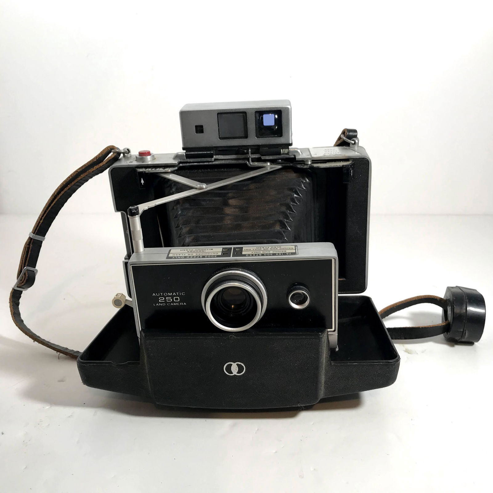 Polaroid Automatic 250 Instant Land Camera W/ Leather (1 of 6)