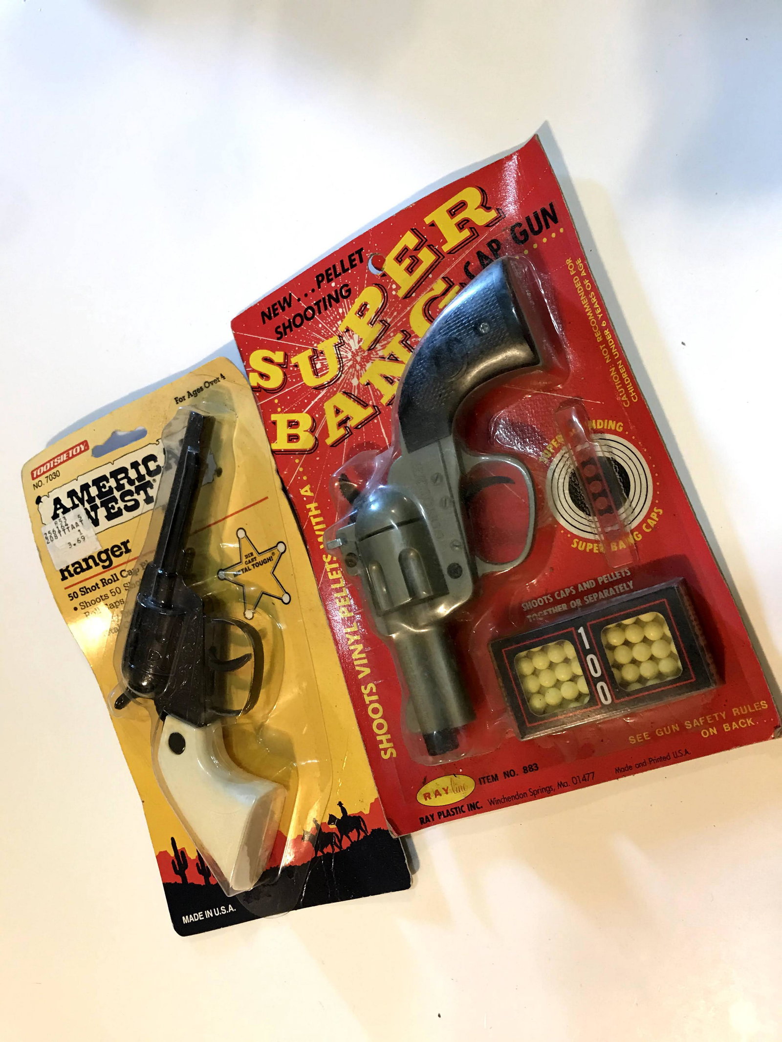 Tootsietoy American West Ranger 50 Shot Cap Pistol: Tootsietoy American West Ranger 50 Shot Cap Pistol - Die Cast Silver Black Gun Vintage Super Bang Wild West Cap Gun Please view all photos as they are part of the description and condition of this Ite