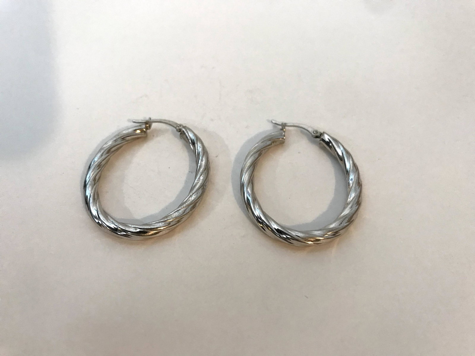 Vintage Sterling Silver Large twist 1 1/2" Hoop Pierced: Vintage Sterling Silver Large twist 1 1/2" Hoop Pierced Earrings Please view all photos as they are part of the description and condition of this Item, Feel free to contact me with questions or pictur