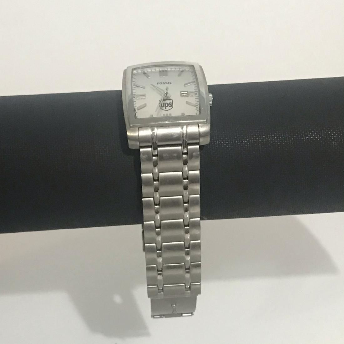 Fossil Stainless Steel Men's Watch UPS Delivery Edition: Fossil Stainless Steel Men's Watch UPS Delivery Edition Please view all photos as they are part of the description and condition of this Item, Feel free to contact me with questions or picture request