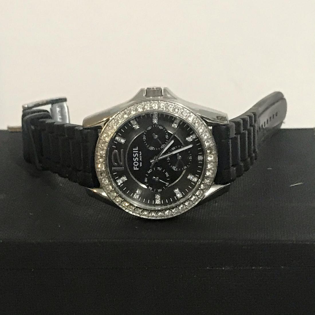 Fossil ES2345 WR 10ATM Silver-Tone Rhinestone: Fossil ES2345 WR 10ATM Silver-Tone Rhinestone Chronograph Analog Watch Working Please view all photos as they are part of the description and condition of this Item, Feel free to contact me with quest