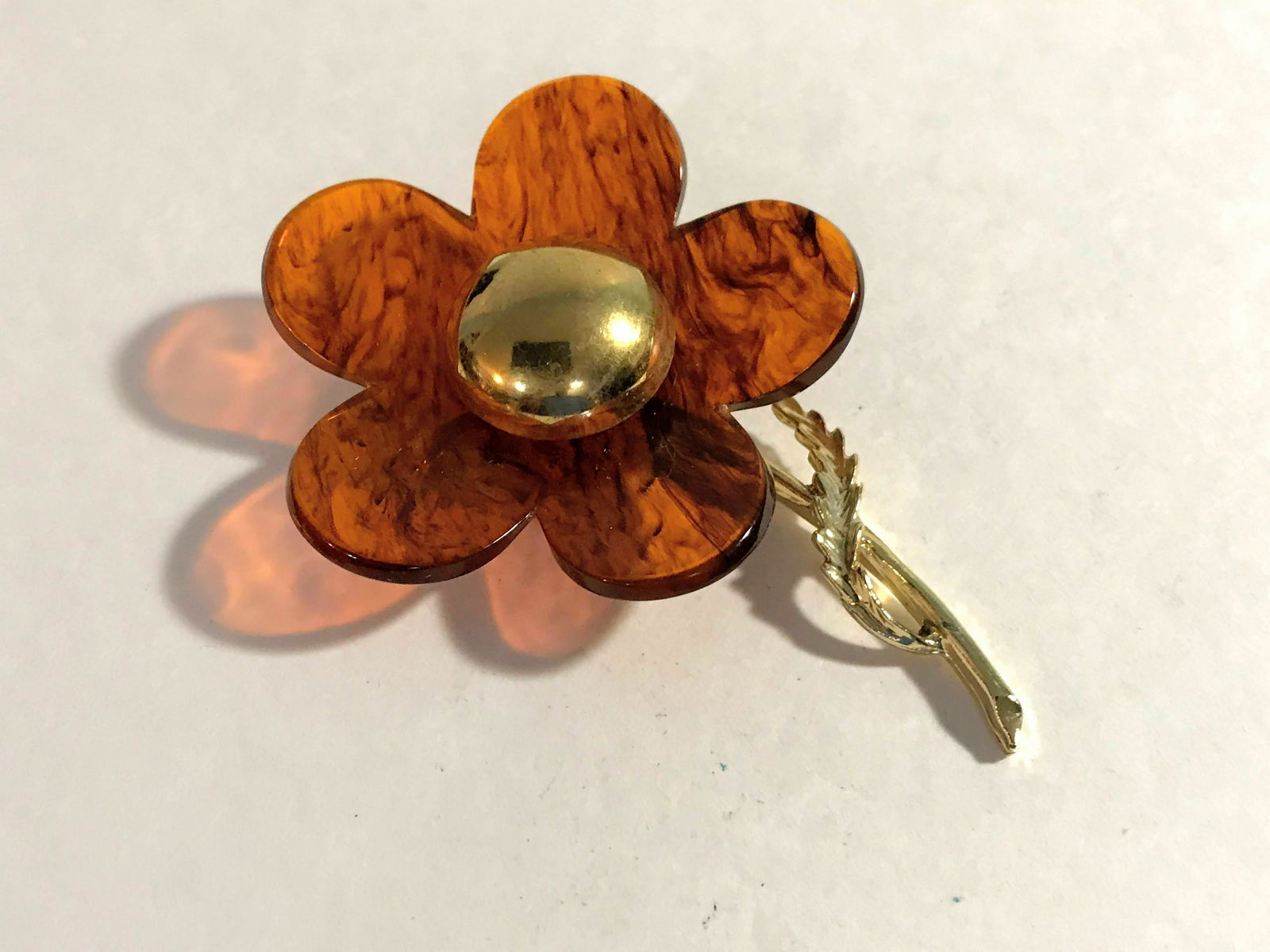 Vtg Estate Brown Lucite Flower Brooch 3 1/2" goldtone (1 of 4)