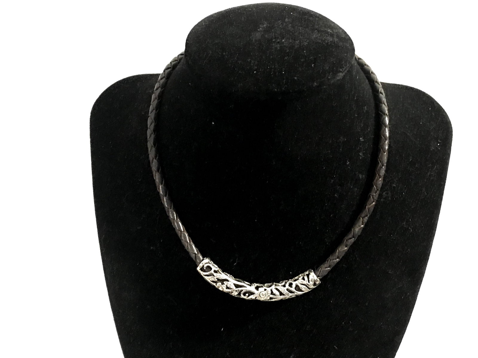 Vintage Filigree 925 Sterling Silver and Leather Choker: Vintage Filigree 925 Sterling Silver and Leather Choker Necklace Please view all photos as they are part of the description and condition of this Item, Feel free to contact me with questions or pictur