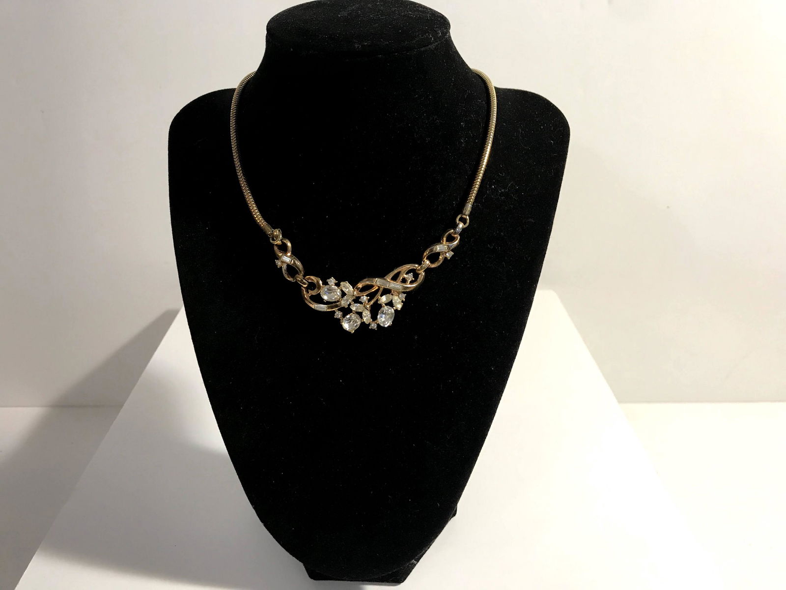 Vintage Gold Tone Rhinestone Crown Trifari Necklace (1 of 5)