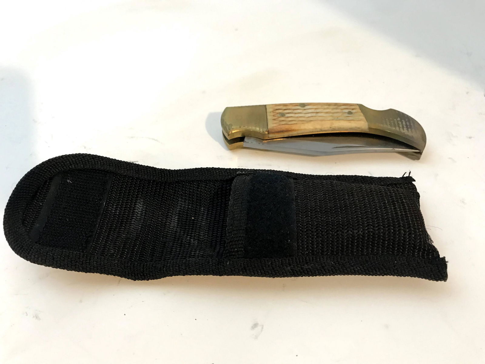 Vintage chipaway pocket knife with sheath: Vintage chipaway pocket knife with sheath Please view all photos as they are part of the description and condition of this Item, Feel free to contact me with questions or picture requests! Used Item A