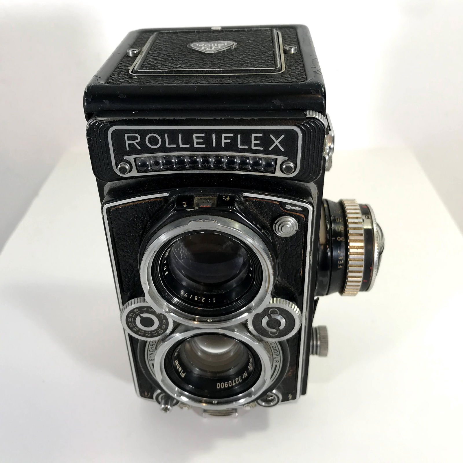 Rolleiflex 2.8 Heidosmat top lens Planar 75mm F3.5 TLR (1 of 17)