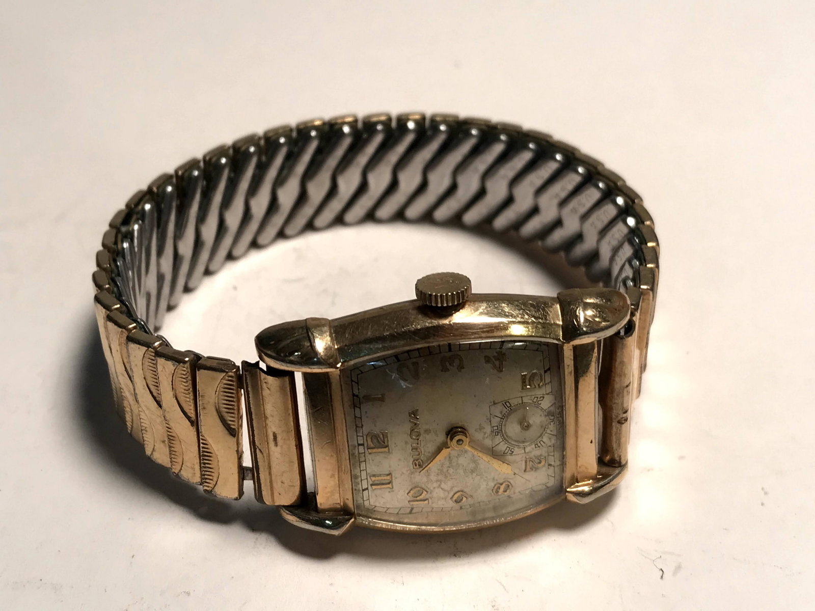 Vintage 1949 Bulova Manual Wind 21Jewels Swiss Works: Vintage 1949 Bulova Manual Wind 21Jewels Swiss Works Great!!! Please view all photos as they are part of the description and condition of this Item, Feel free to contact me with questions or picture r