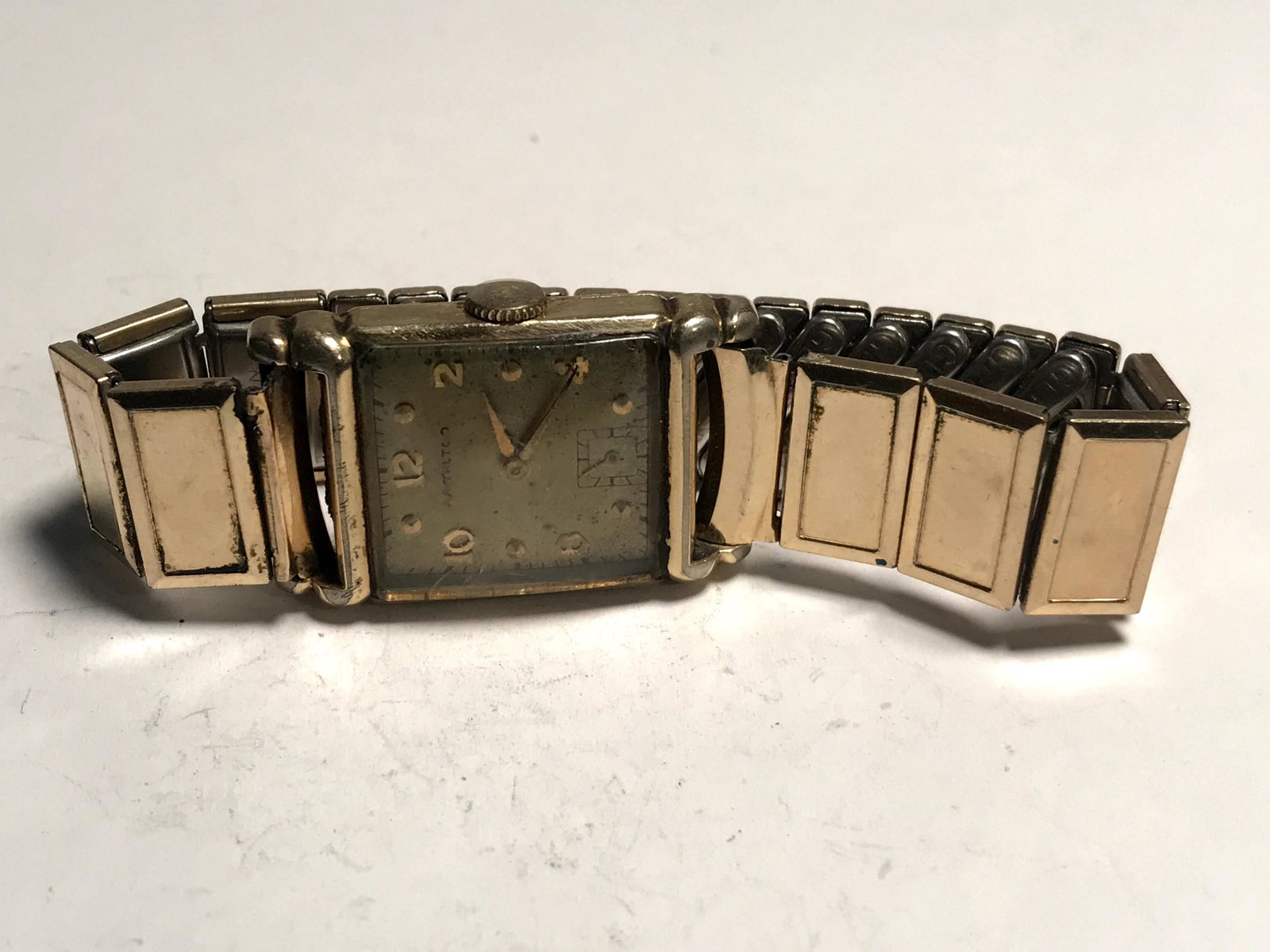 Vintage Hamilton 14K Gold Filled Mens Watch: Vintage Hamilton 14K Gold Filled Mens Watch Works Great there are scratches to the face Please view all photos as they are part of the description and condition of this Item, Feel free to contact me w