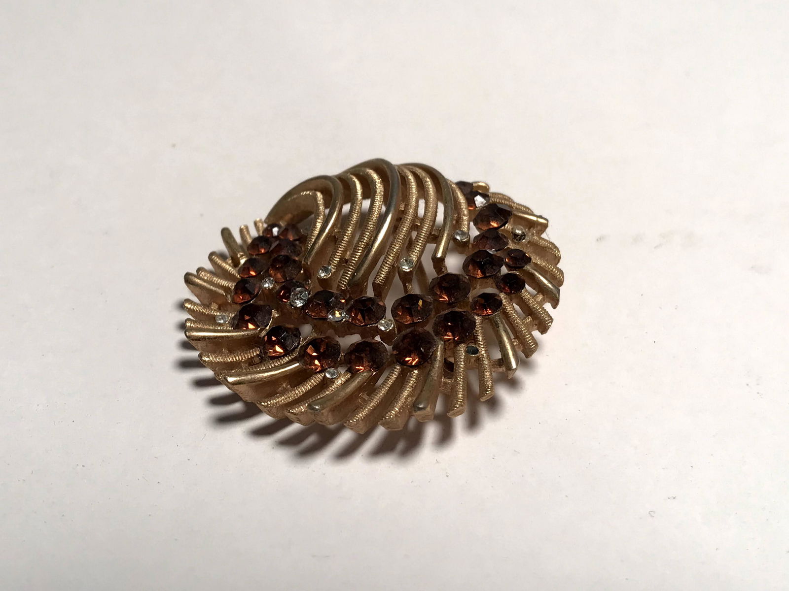 Vintage CROWN TRIFARI Rhinestone Goldtone Brooch (1 of 5)