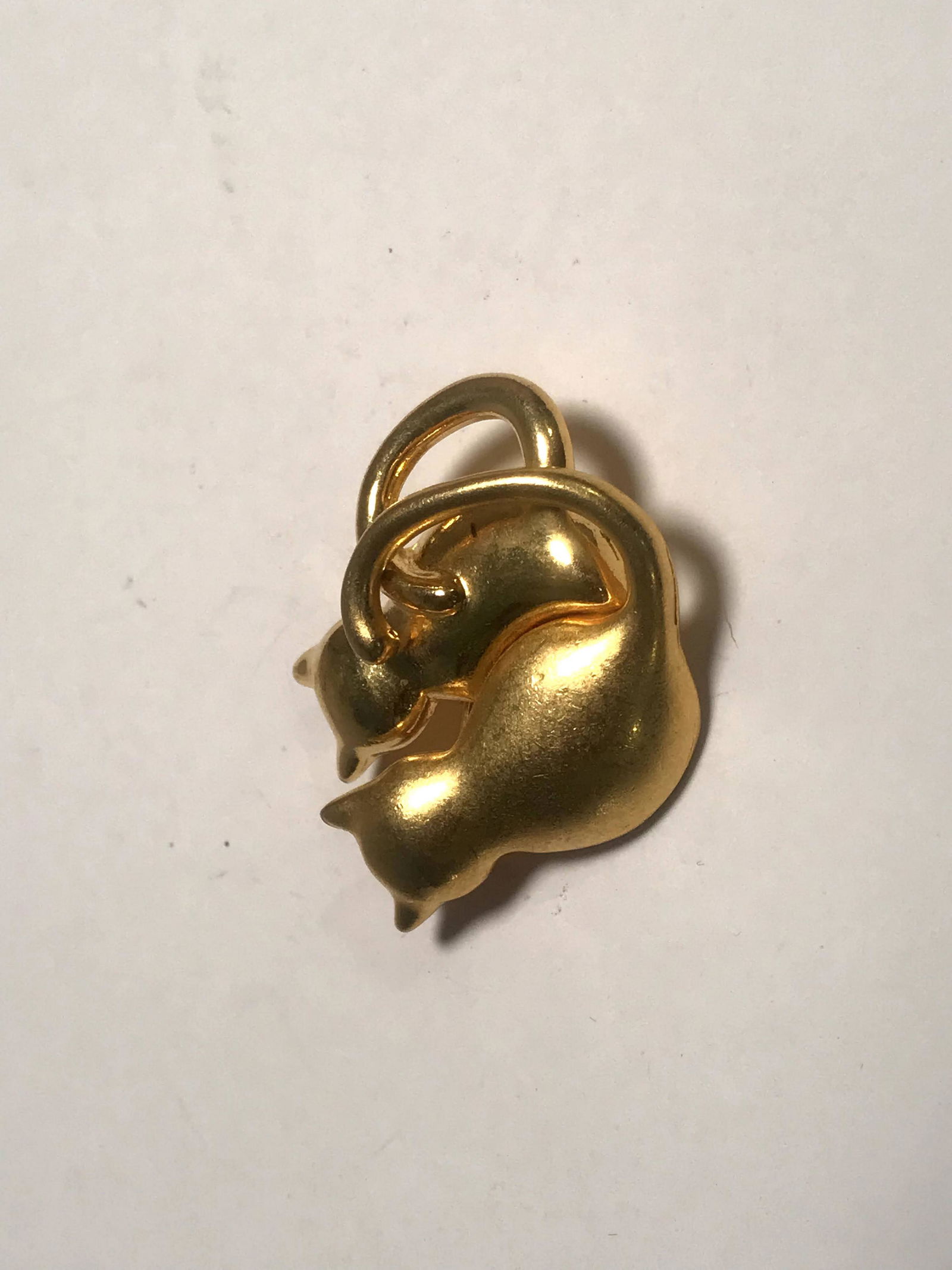 Vintage Goldtone Cats Brooch 1 1/2" (1 of 4)