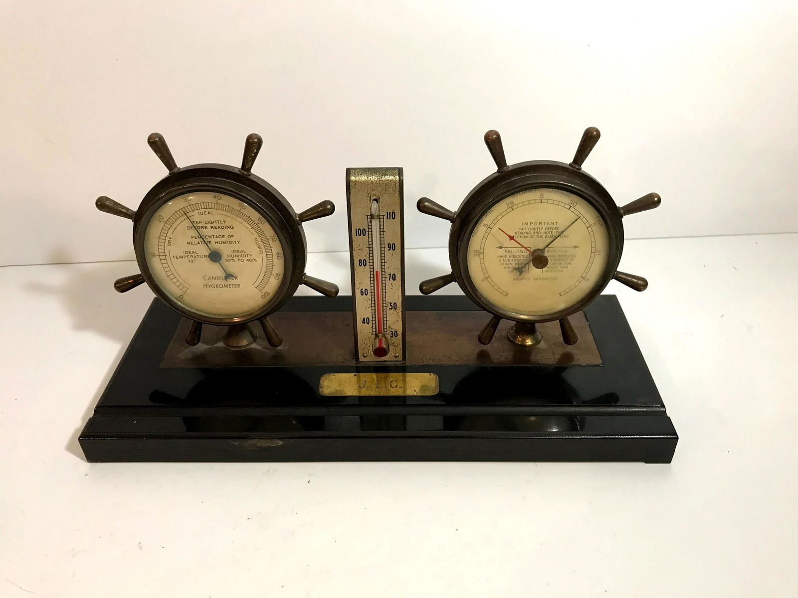 Vintage desk top captains wheel hygrometer (1 of 4)