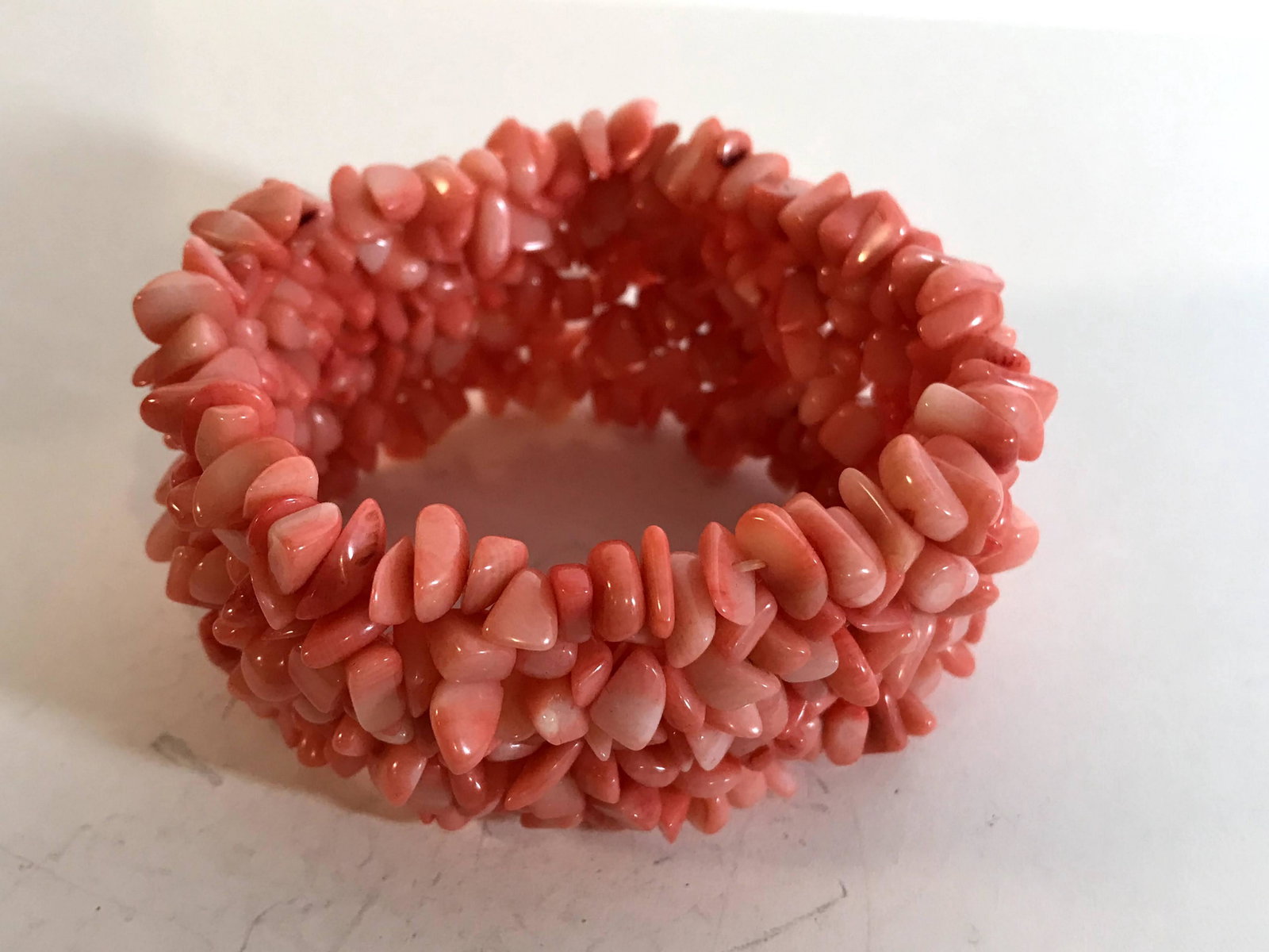 Vintage Coral Stretch Bracelet: Vintage Coral Stretch Bracelet Please view all photos as they are part of the description and condition of this Item, Feel free to contact me with questions or picture requests! Used Item AS IS
