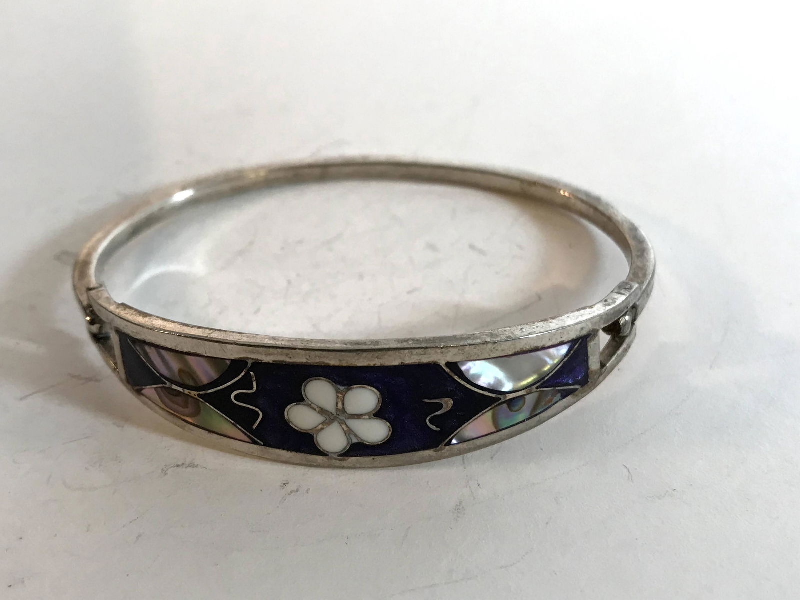 Vintage Alpaca Abalone Inlay Mother of Pearl Flower: Vintage Alpaca Abalone Inlay Mother of Pearl Flower Bracelet 2 5/8" Please view all photos as they are part of the description and condition of this Item, Feel free to contact me with questions or pic