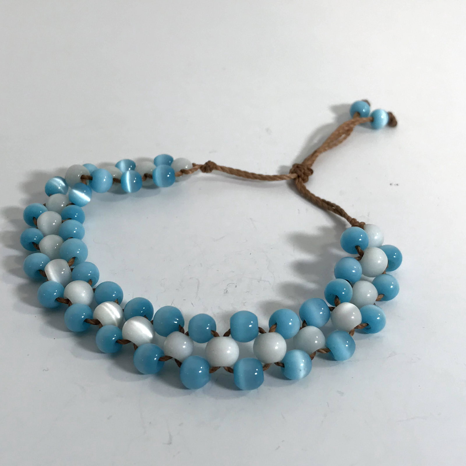 Vintage Blue White Glass Bead Bracelet 3": Vintage Blue White Glass Bead Bracelet 3" Please view all photos as they are part of the description and condition of this Item, Feel free to contact me with questions or picture requests!