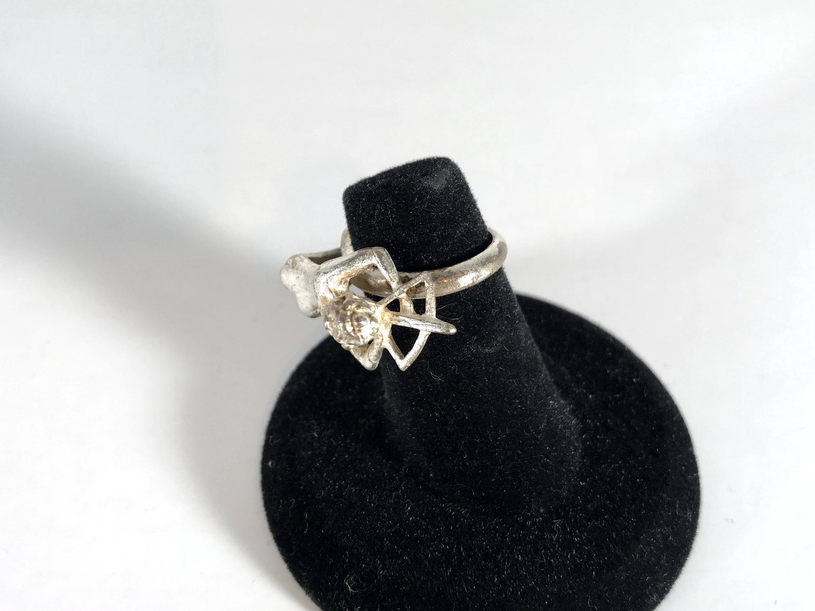 Vintage Sterling Silver Cupid Bow and Arrow Band Ring: Vintage Sterling Silver Cupid Bow and Arrow Band Ring 925 Size 7 Cherub Angel Please view all photos as they are part of the description and condition of this Item, Feel free to contact me with questi