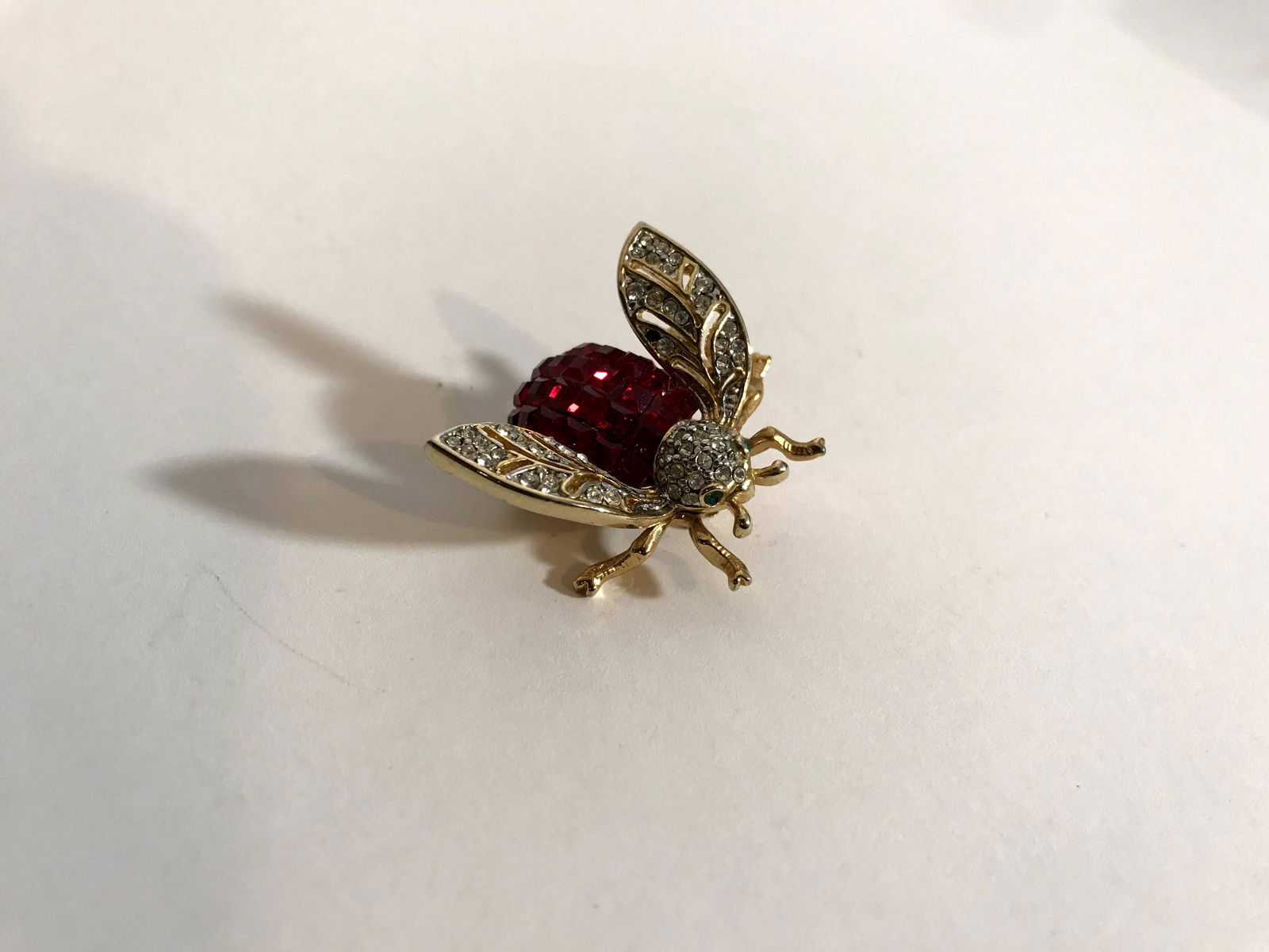 Bumble Bee Brooch Pin red Crystal Rhinestone (1 of 5)