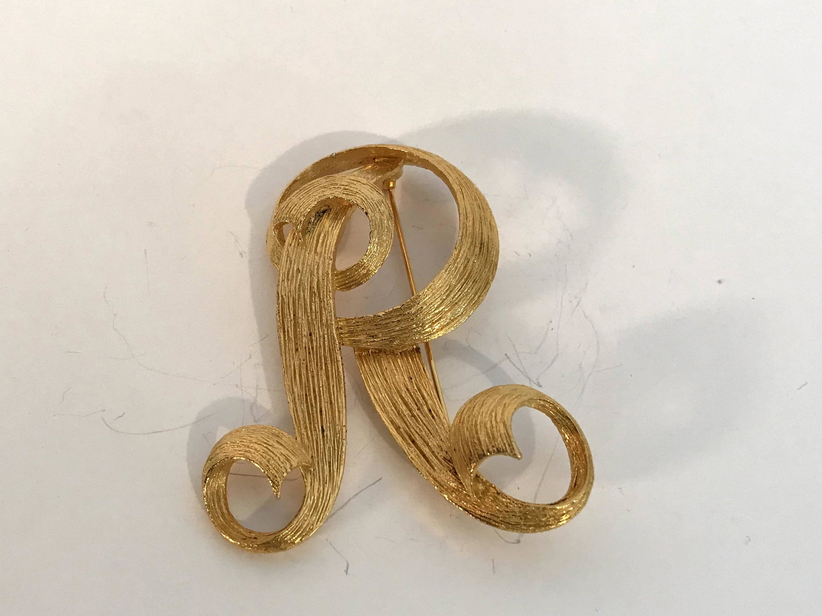 Vintage Gold tone large letter R Brooch 3" (1 of 4)
