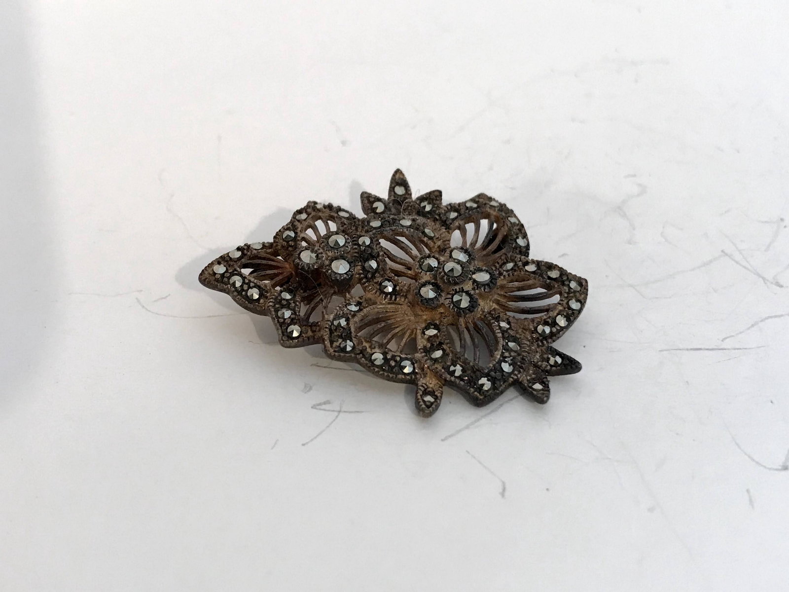 Vintage Marcasite Flower Brooch: Vintage Marcasite Flower Brooch Please view all photos as they are part of the description and condition of this Item, Feel free to contact me with questions or picture requests! Used Item AS IS