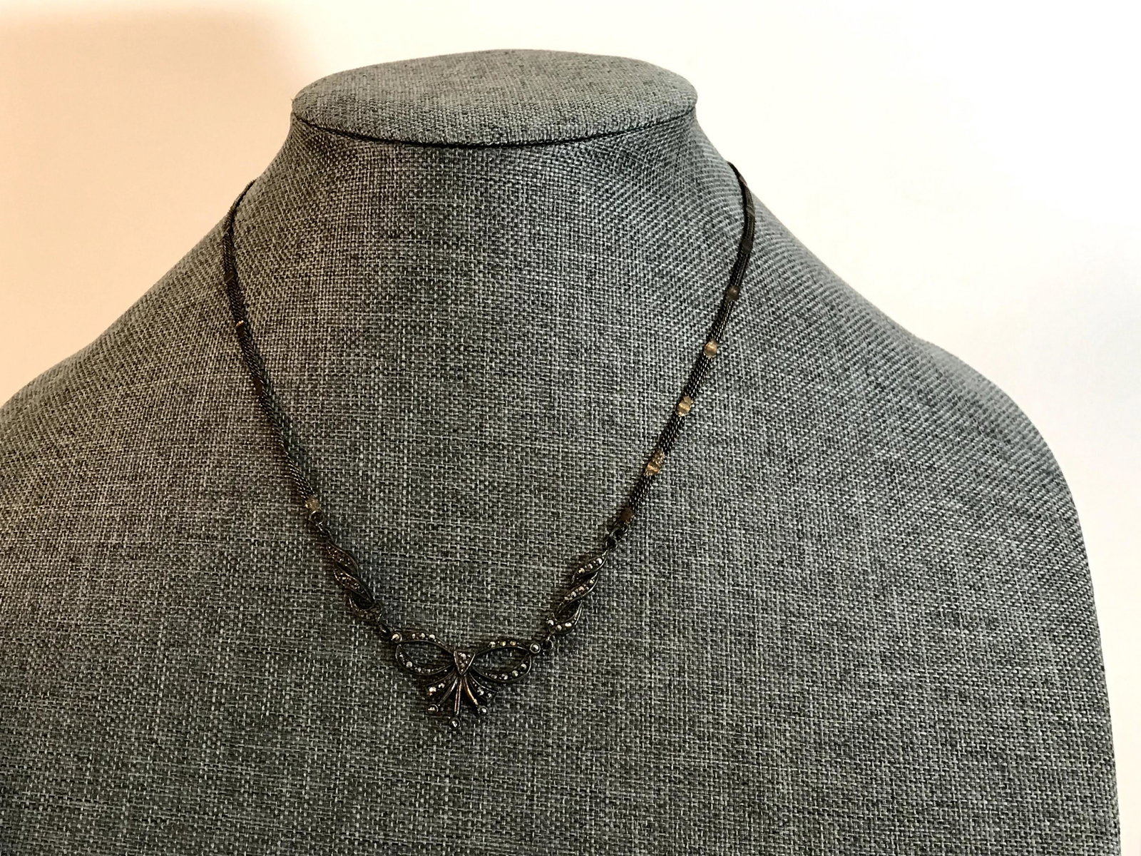 Vintage Sterling Silver Marcasite Necklace 16": Vintage Sterling Silver Marcasite Necklace 16" Please view all photos as they are part of the description and condition of this Item, Feel free to contact me with questions or picture requests! Used I