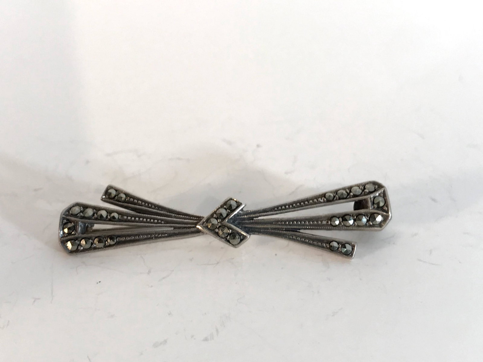 Vintage Sterling Silver Marcasite Brooch: Vintage Sterling Silver Marcasite Brooch Please view all photos as they are part of the description and condition of this Item, Feel free to contact me with questions or picture requests! Used Item AS