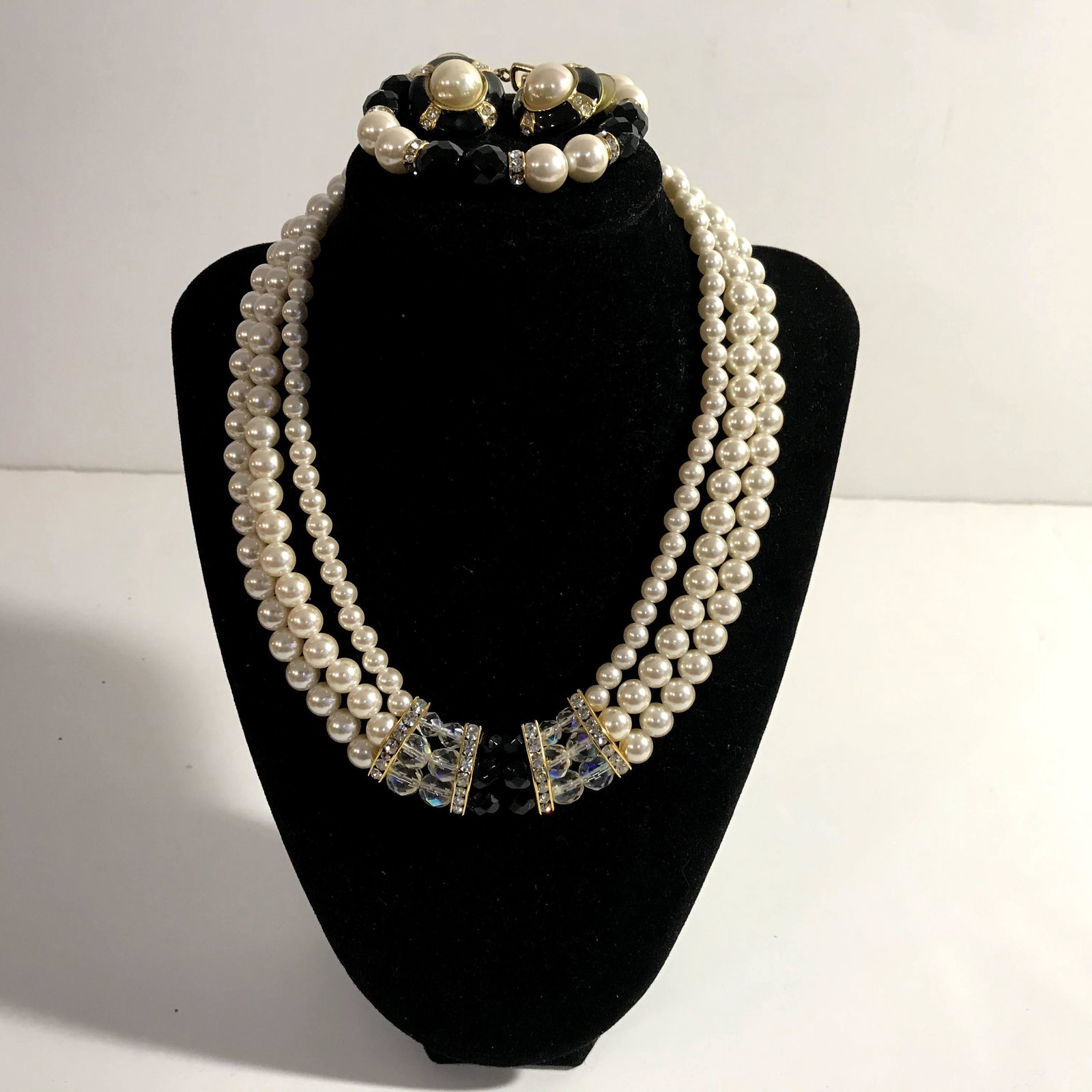 Vintage 3 Strand Faux Pearl Necklace Black Clear (1 of 5)
