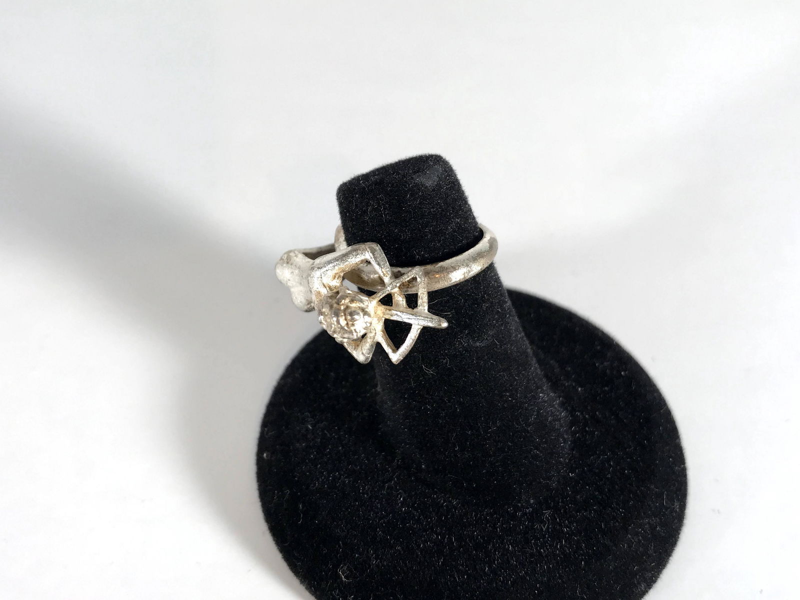 Vintage Sterling Silver Cupid Bow and Arrow Band Ring: Vintage Sterling Silver Cupid Bow and Arrow Band Ring 925 Size 7 Cherub Angel Please view all photos as they are part of the description and condition of this Item, Feel free to contact me with questi