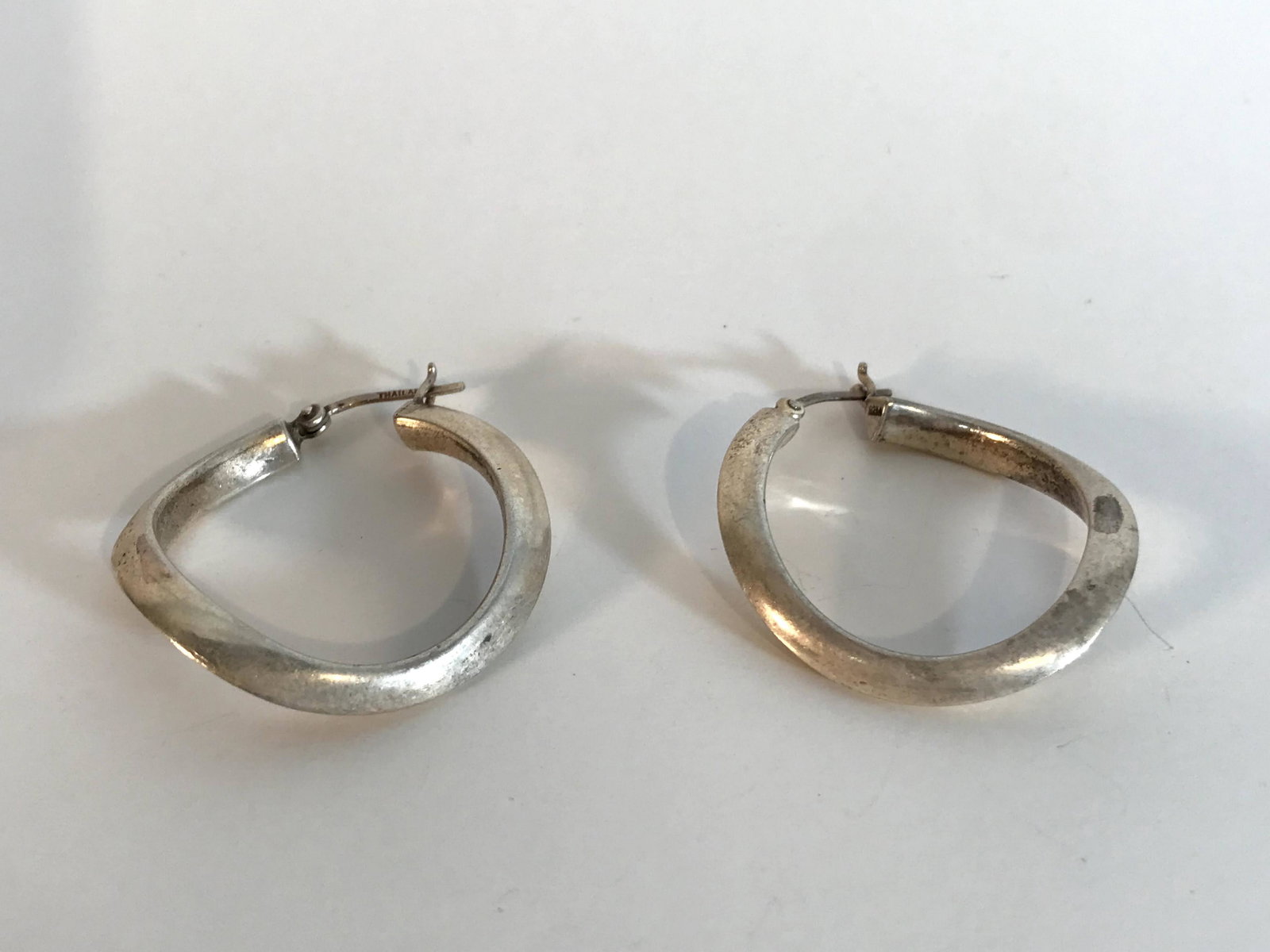Sterling Silver Vintage Chunky Twist Hoop Earrings 1: Sterling Silver Vintage Chunky Twist Hoop Earrings 1 1/2" Please view all photos as they are part of the description and condition of this Item, Feel free to contact me with questions or picture reque