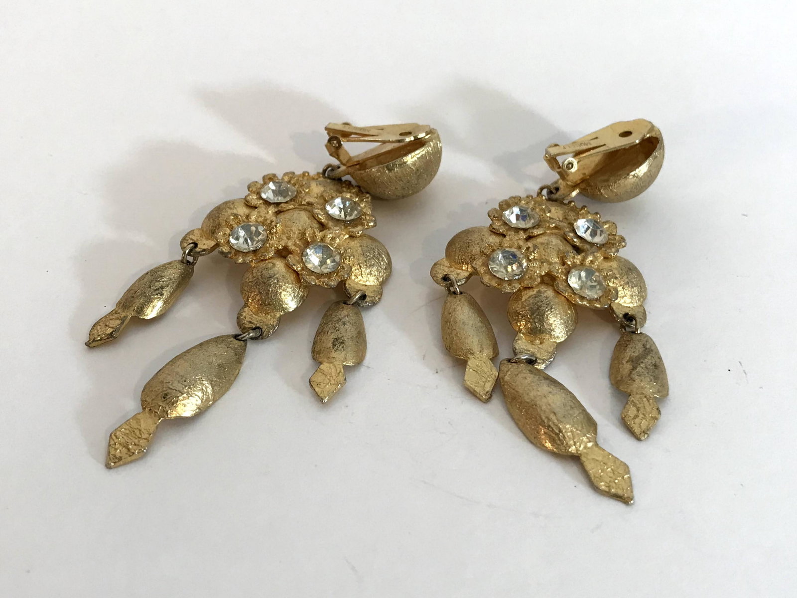 Vintage Frederick Mosell gold tone Earrings: Vintage Frederick Mosell gold tone Earrings Please view all photos as they are part of the description and condition of this Item, Feel free to contact me with questions or picture requests! Used Item