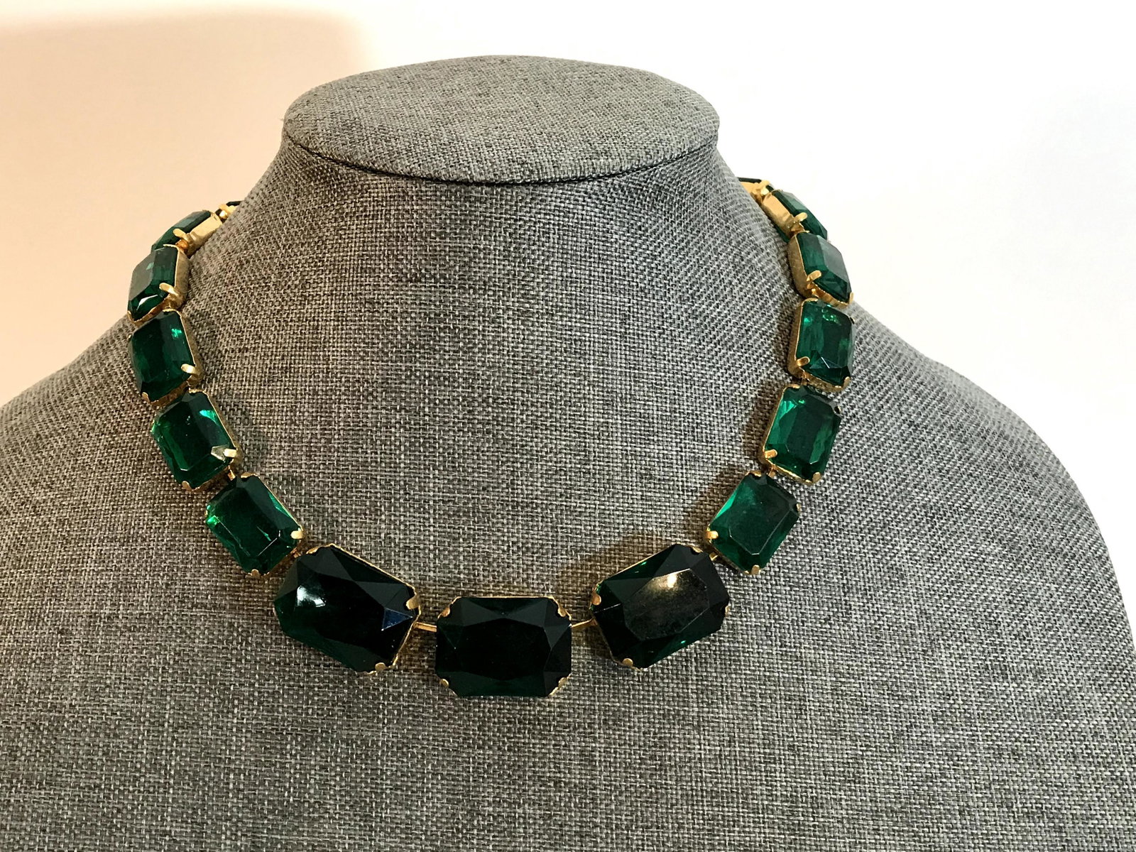 Vintage Emerald Green Rhinestone Necklace 12â€ Choker: Vintage Emerald Green Rhinestone Necklace 12” Choker Please view all photos as they are part of the description and condition of this Item, Feel free to contact me with questions or picture requ