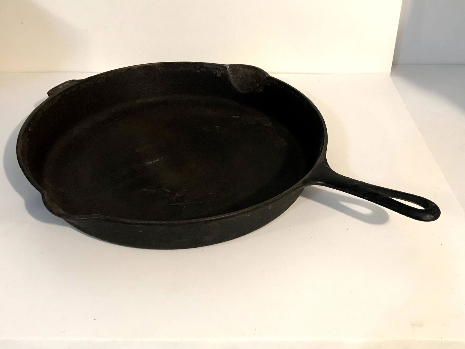 Griswold #14 Cast Iron Skillet 718 Large Block Logo (1 of 4)