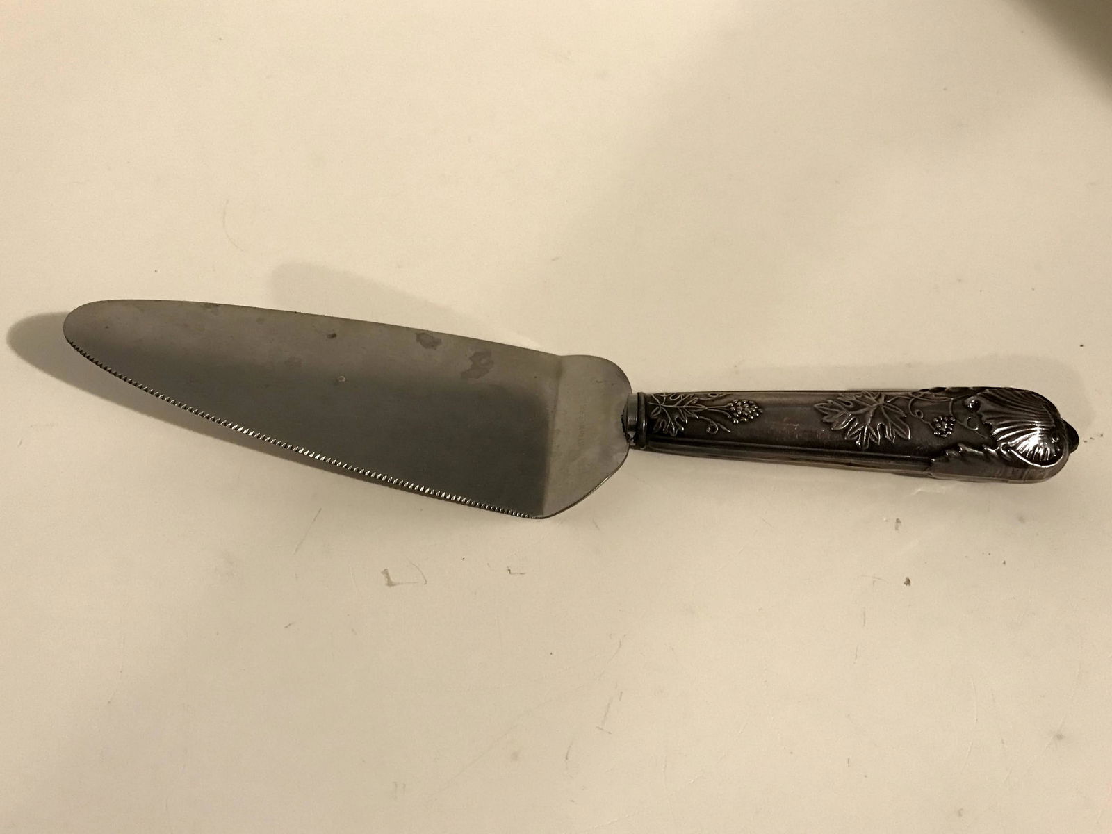 Small Unbranded Sterling Silver Pie/Cake Server (1 of 4)