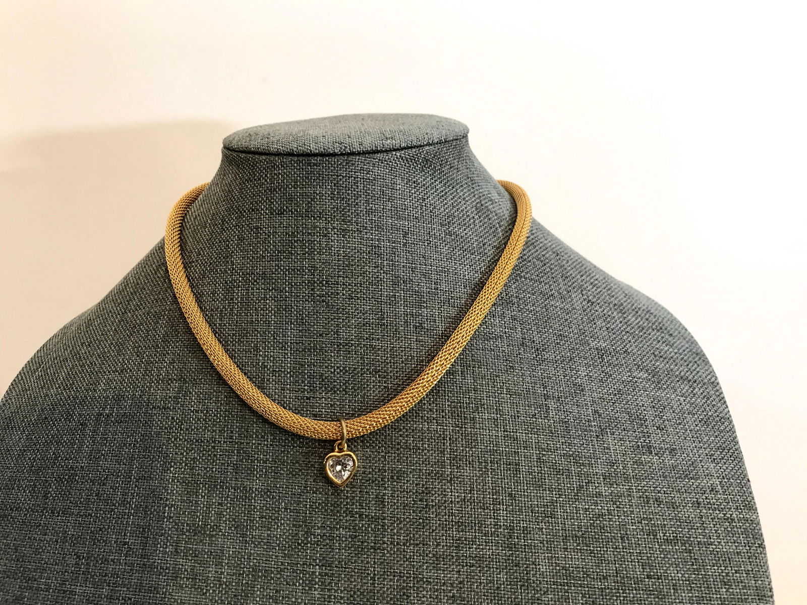 Anne Klein Gold Tone Mesh Textured Chain & Heart: Anne Klein Gold Tone Mesh Textured Chain & Heart Necklace Please view all photos as they are part of the description and condition of this Item, Feel free to contact me with questions or picture reque