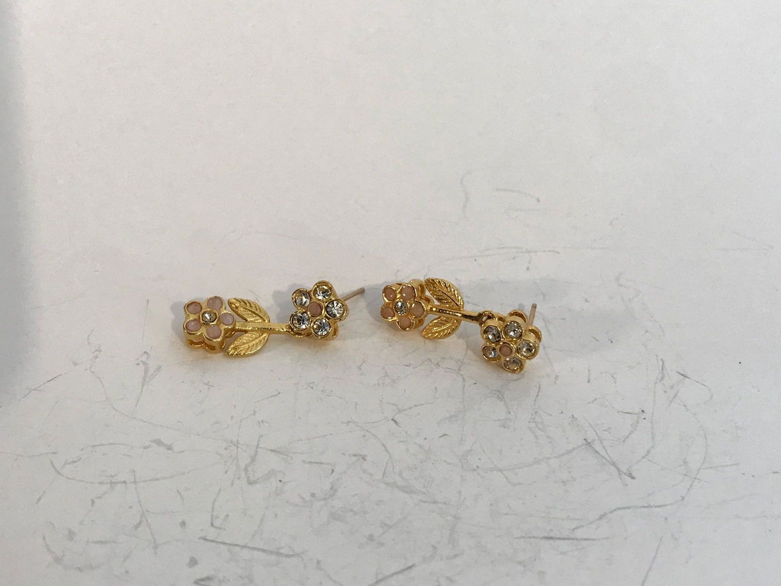 Vintage 14k Gold Flower Earrings no backs (1 of 4)