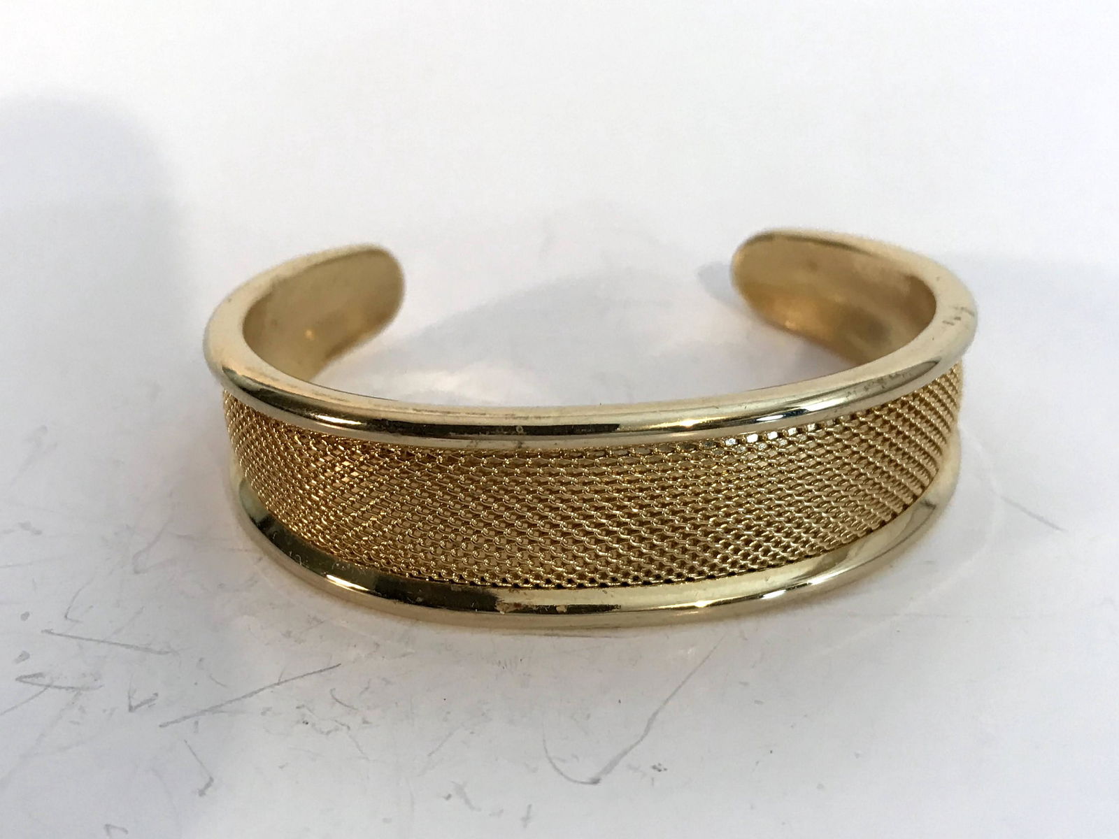 Vintage Goldtone Bracelet Nice ! 2 1/2" (1 of 4)