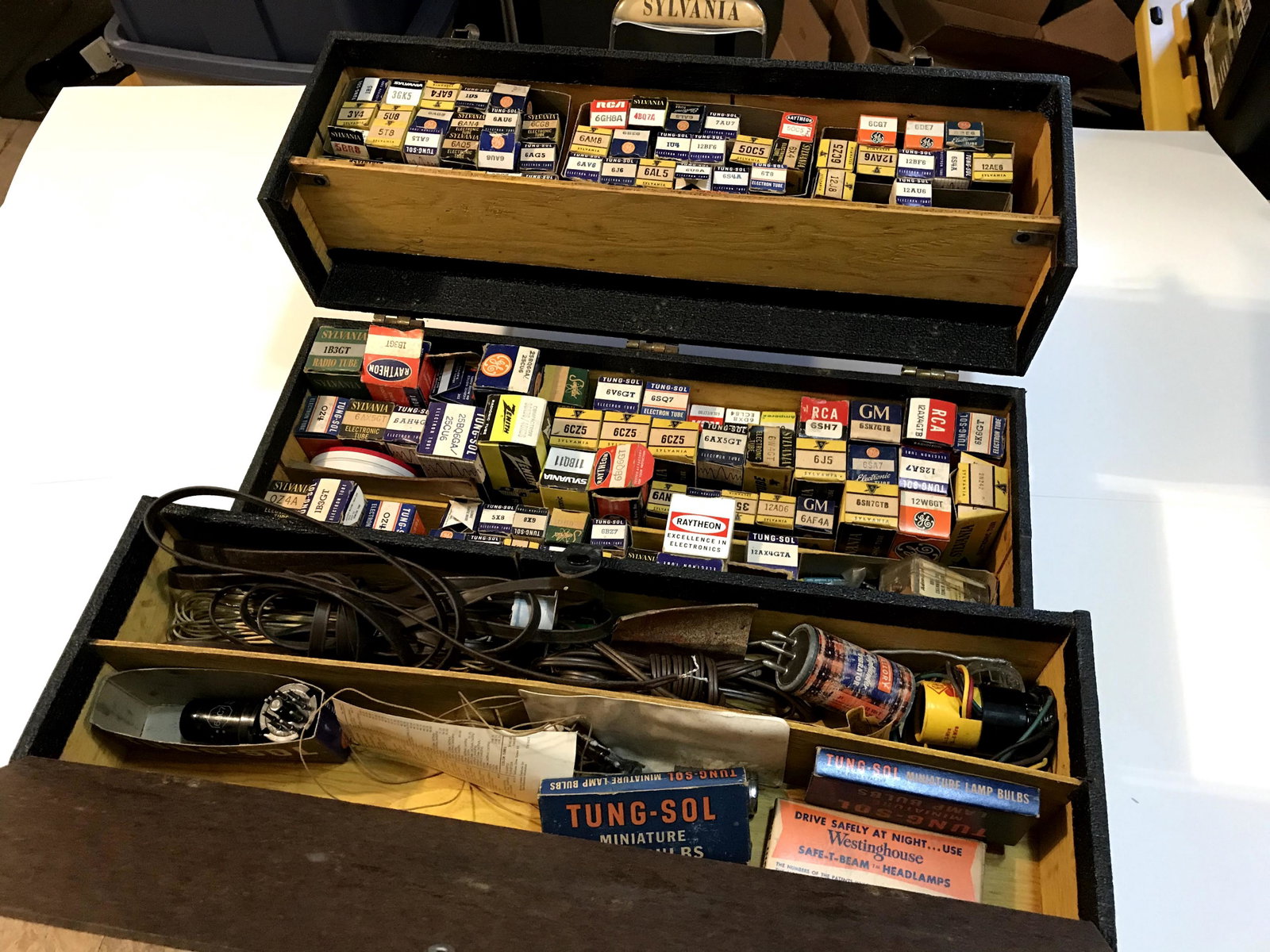 LOADED Vintage Sylvania Repairman Vacuum Tube Caddy: LOADED Vintage Sylvania Repairman Vacuum Tube Caddy Case Tool Box Please view all photos as they are part of the description and condition of this Item, Feel free to contact me with questions or pictu