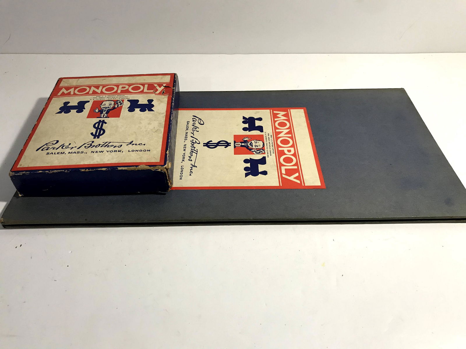 Vintage 1935 Monopoly Parker Brothers 1933 Chas B: Vintage 1935 Monopoly Parker Brothers 1933 Chas B Darrow Dual Patent Board Game the shows wear Please view all photos as they are part of the description and condition of this Item, Feel free to conta